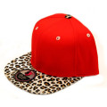 Customized Design Snapback Hat com aba de couro de leopardo